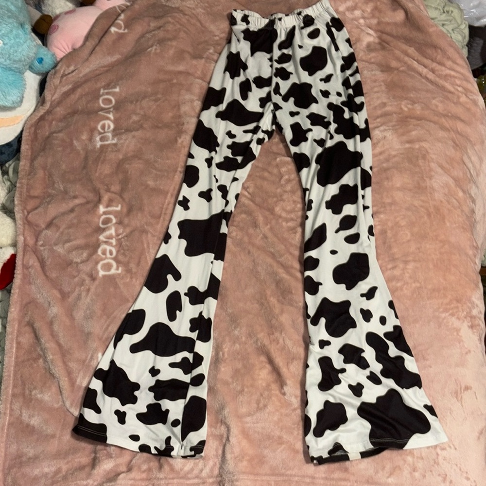 flared cow tights 🐮